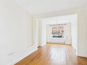 Lounge/Diner- click for photo gallery